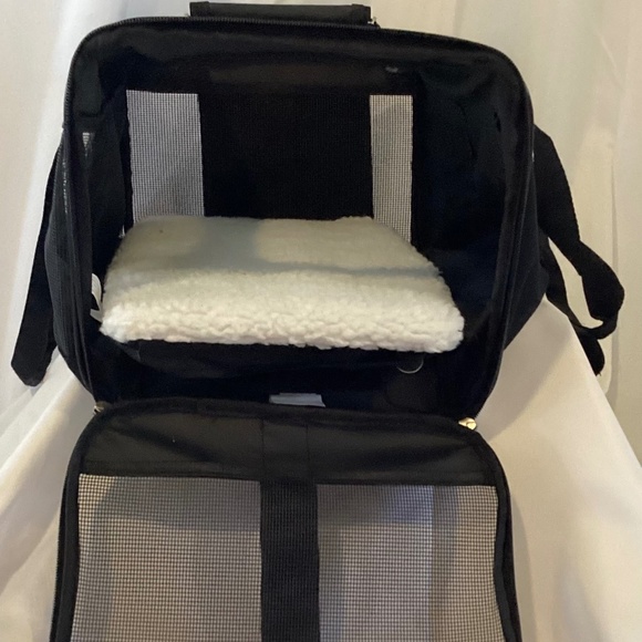 Sherpa Never Used Black Small Pet Carrier - Picture 4 of 7